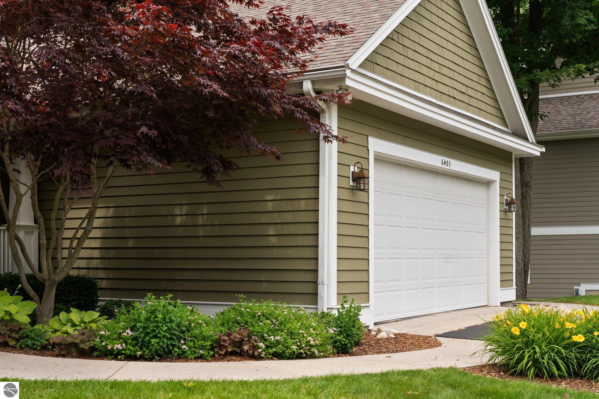6403 Cedarmere