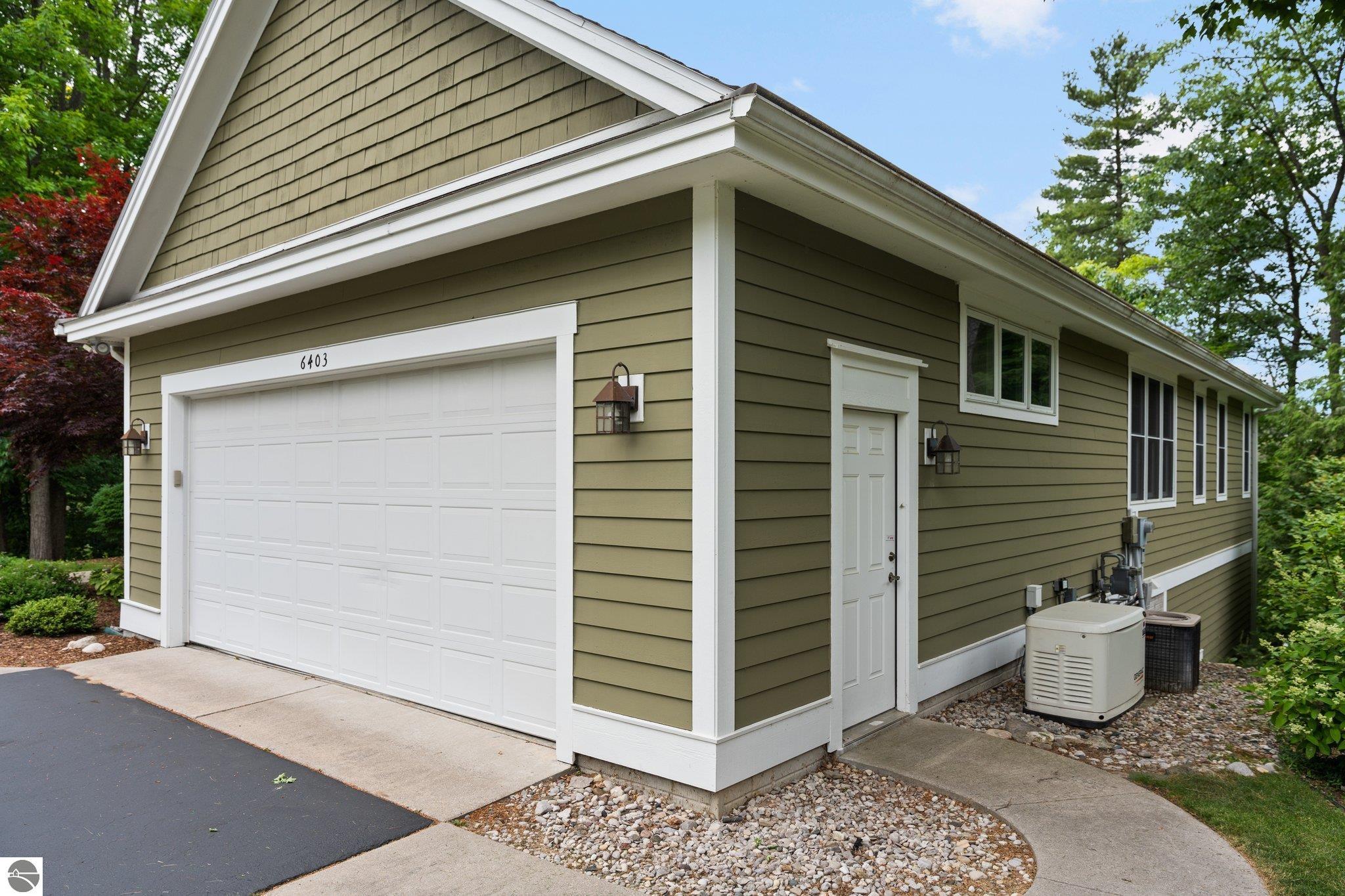6403 Cedarmere