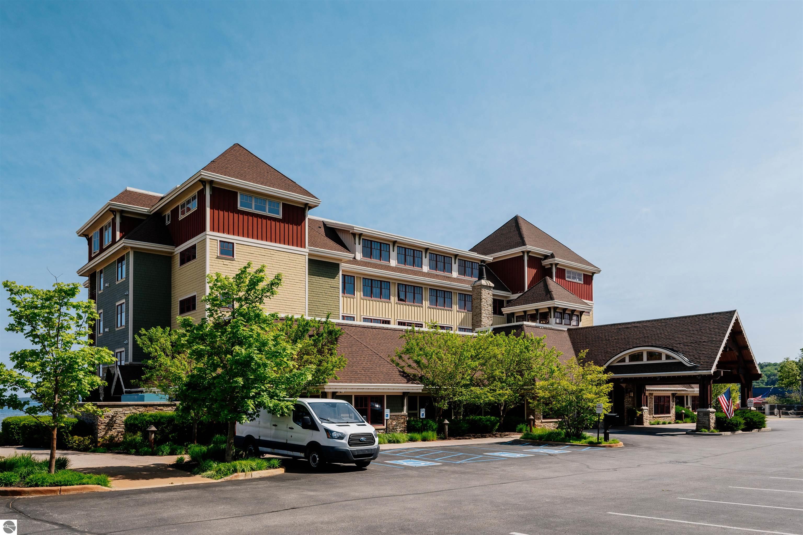 2035 N US-31 N # 401