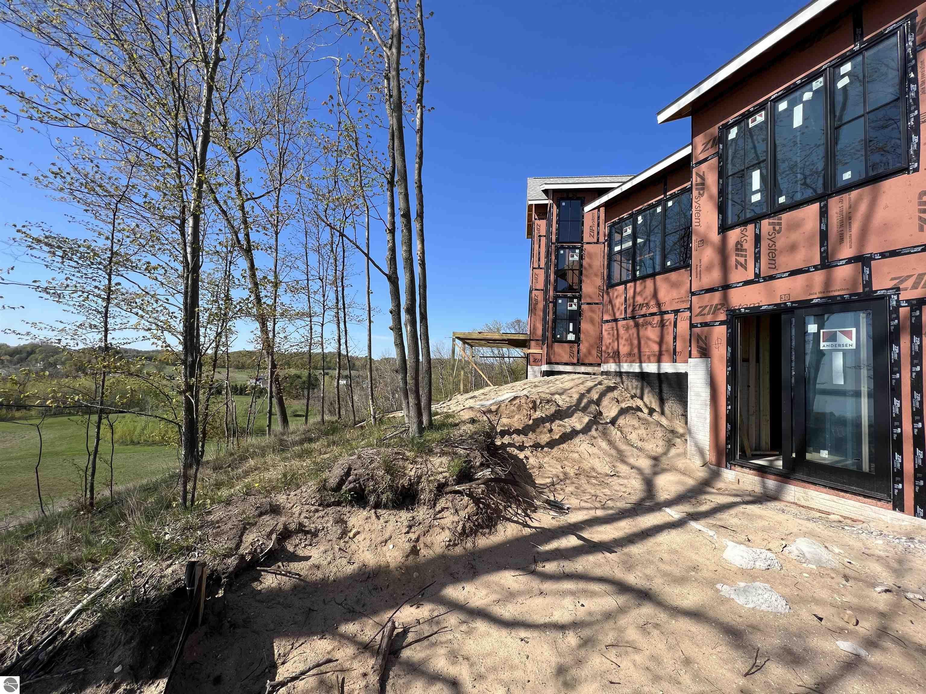 15991 Waters Edge