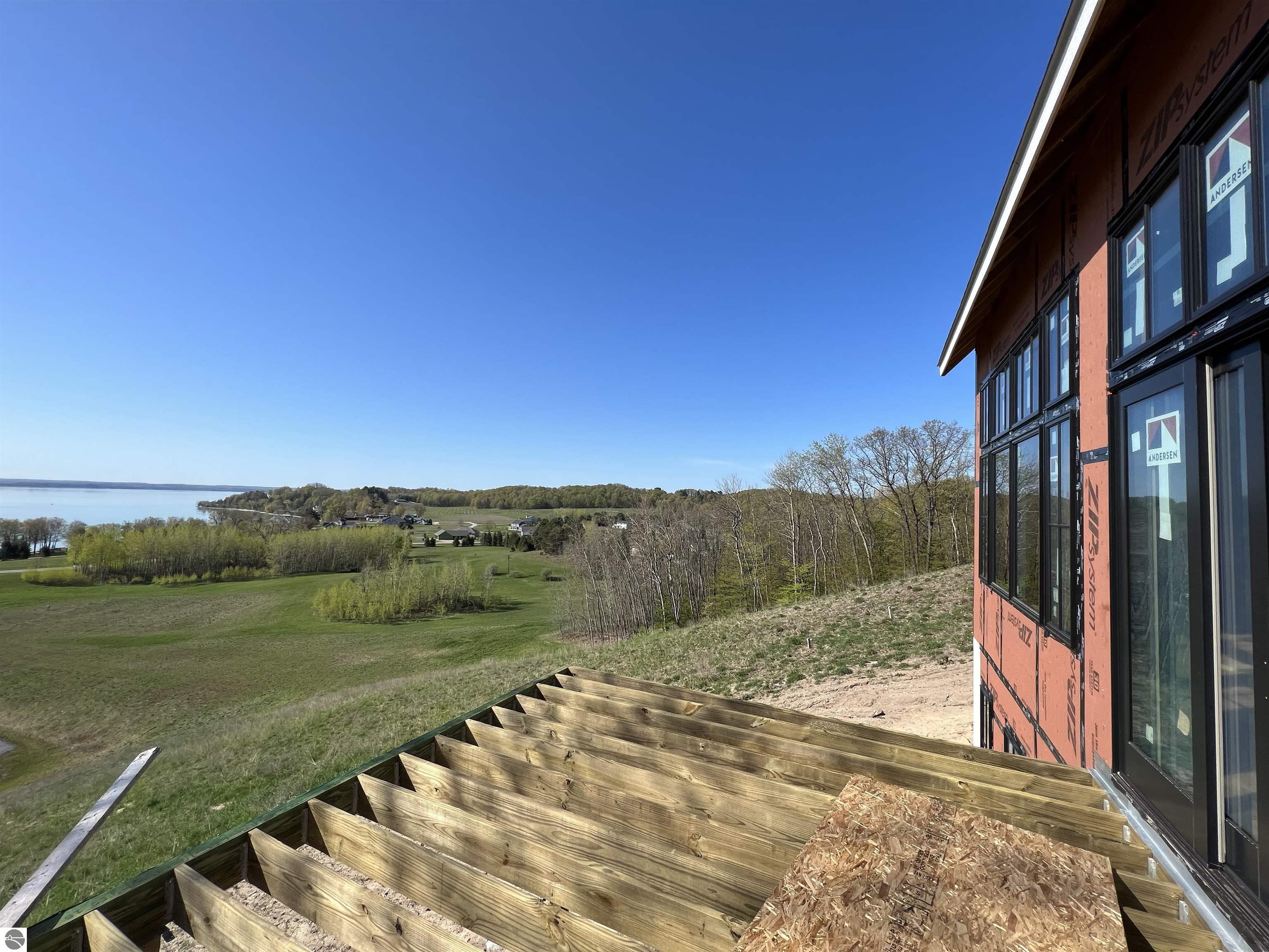 15991 Waters Edge