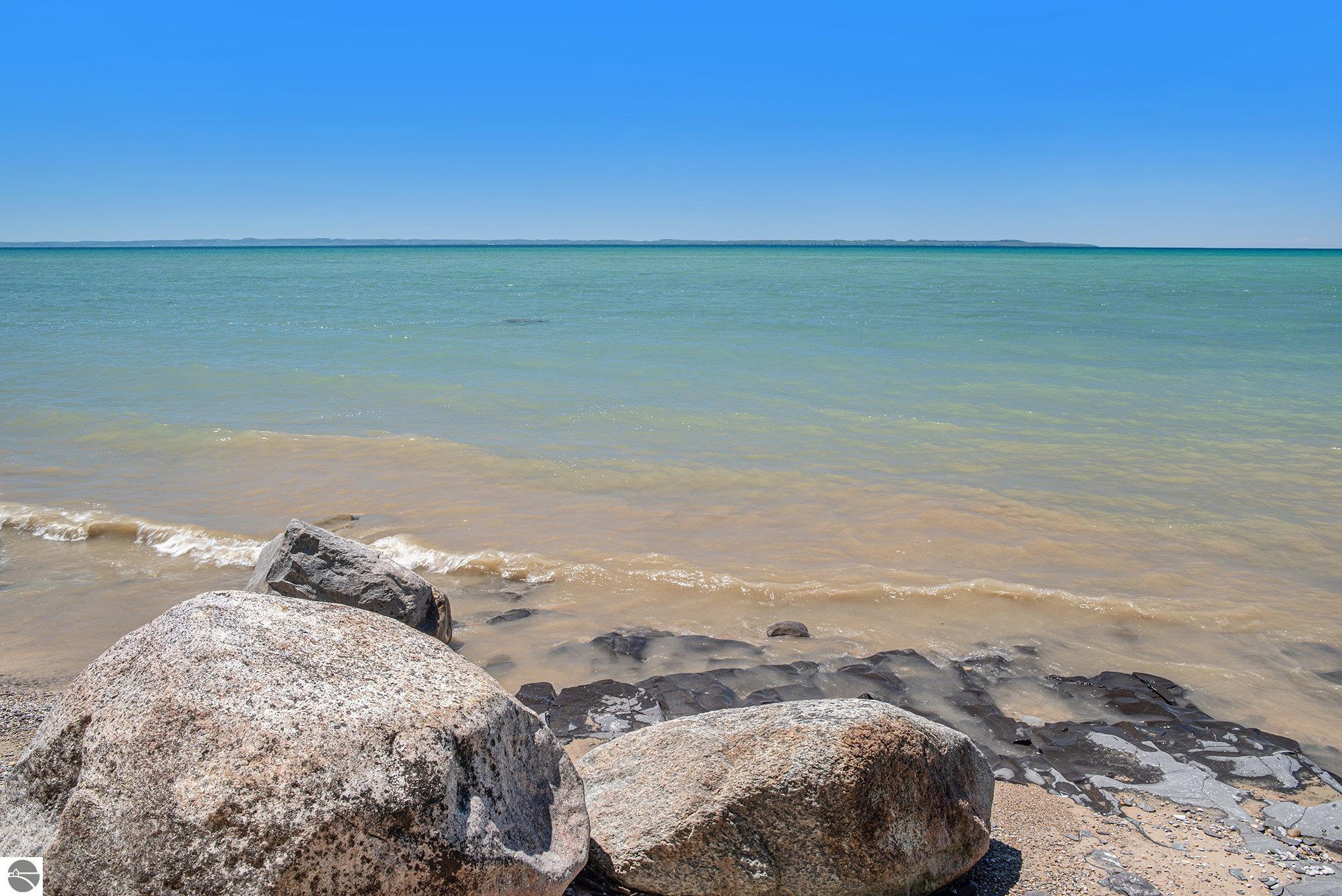 11167 Lakeshore Drive