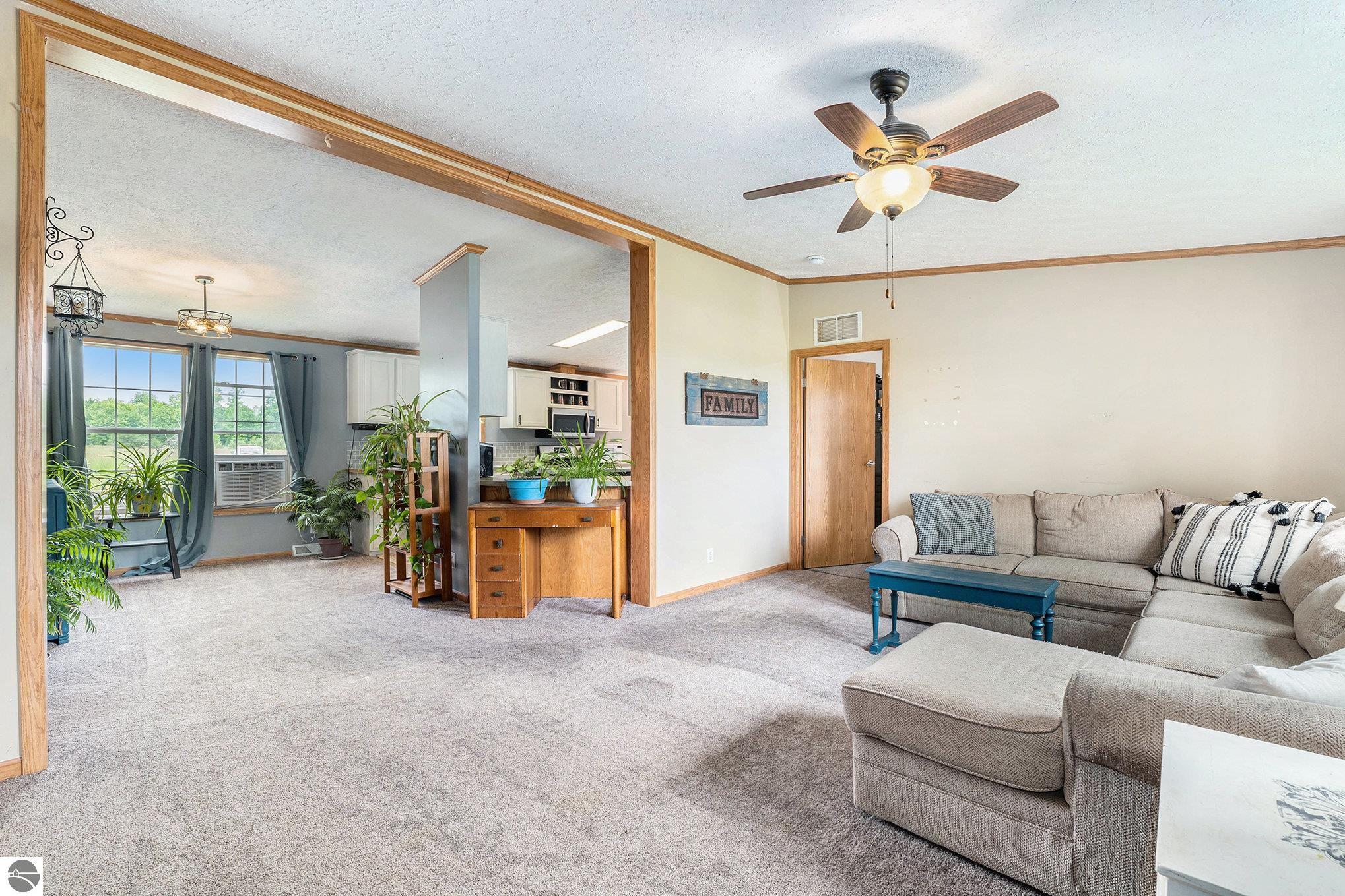 615 NE County Road 571