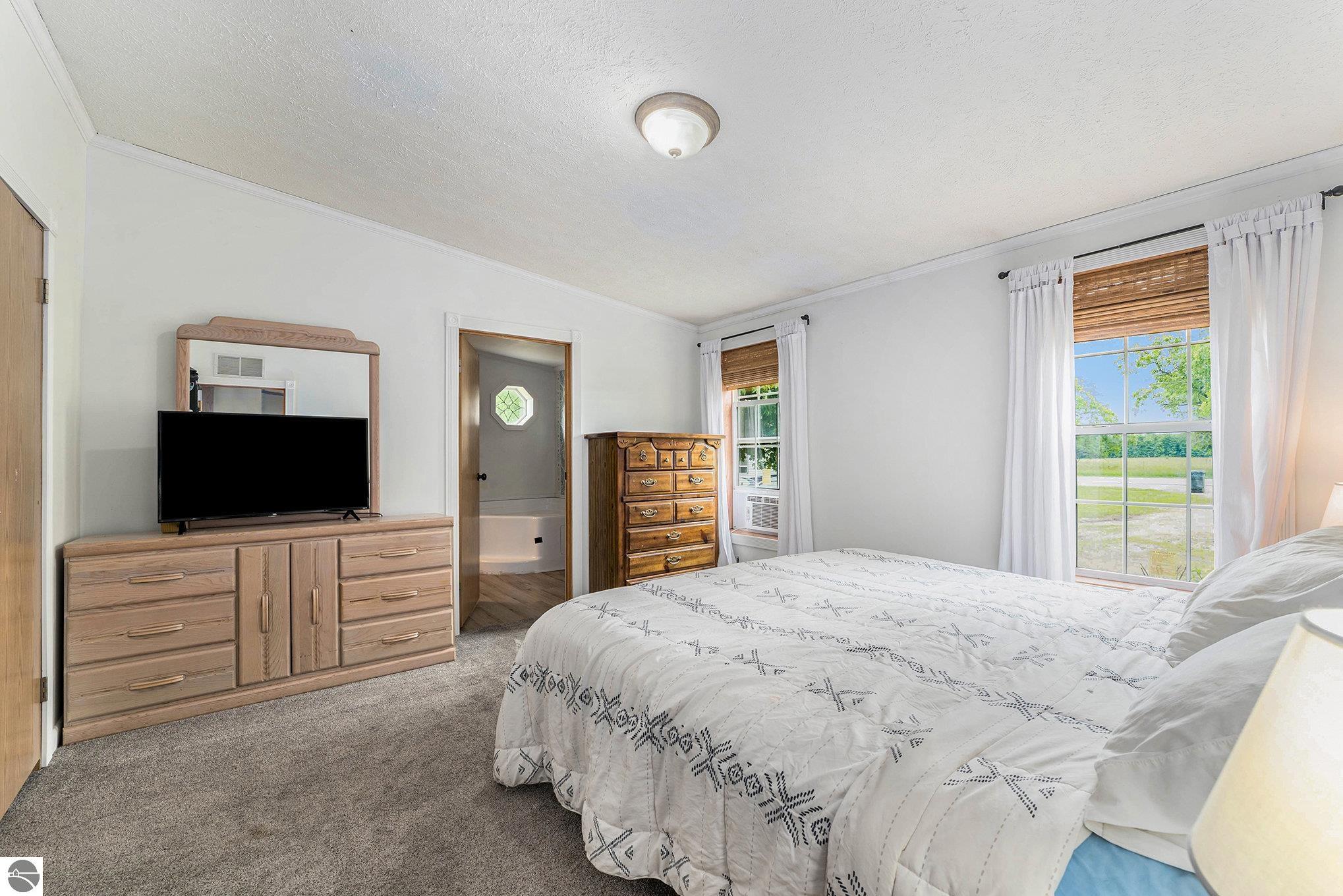 615 NE County Road 571