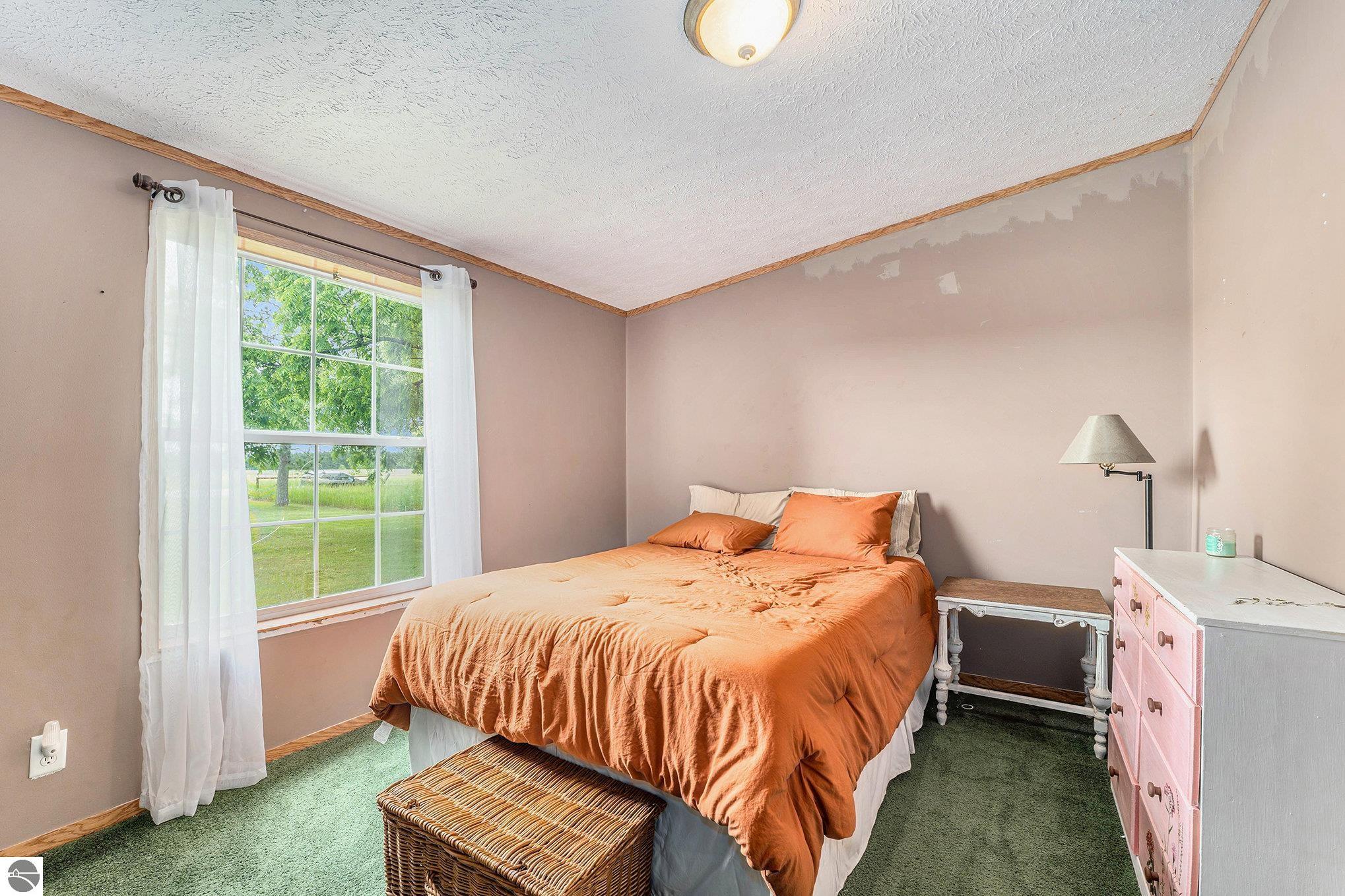 615 NE County Road 571