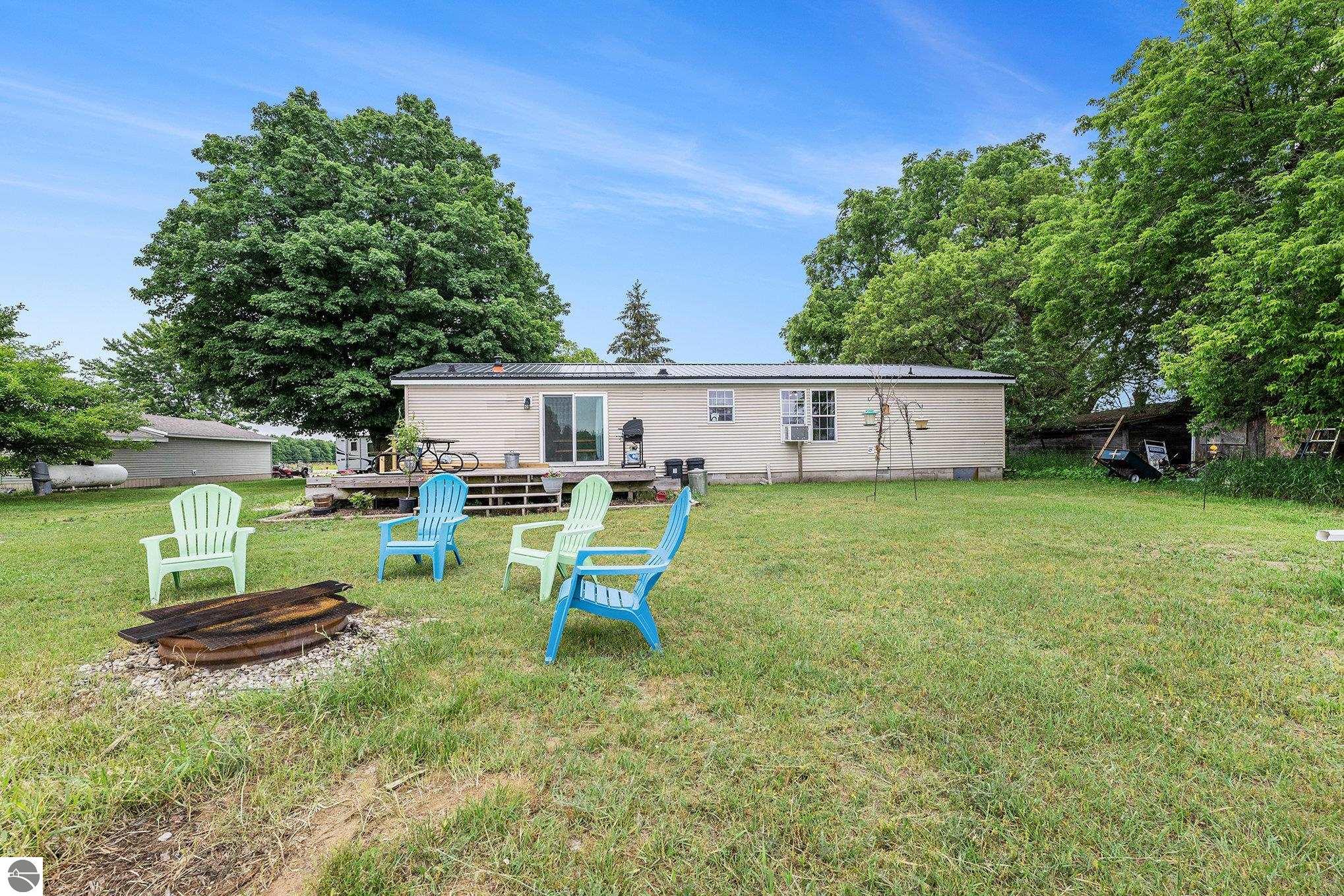 615 NE County Road 571