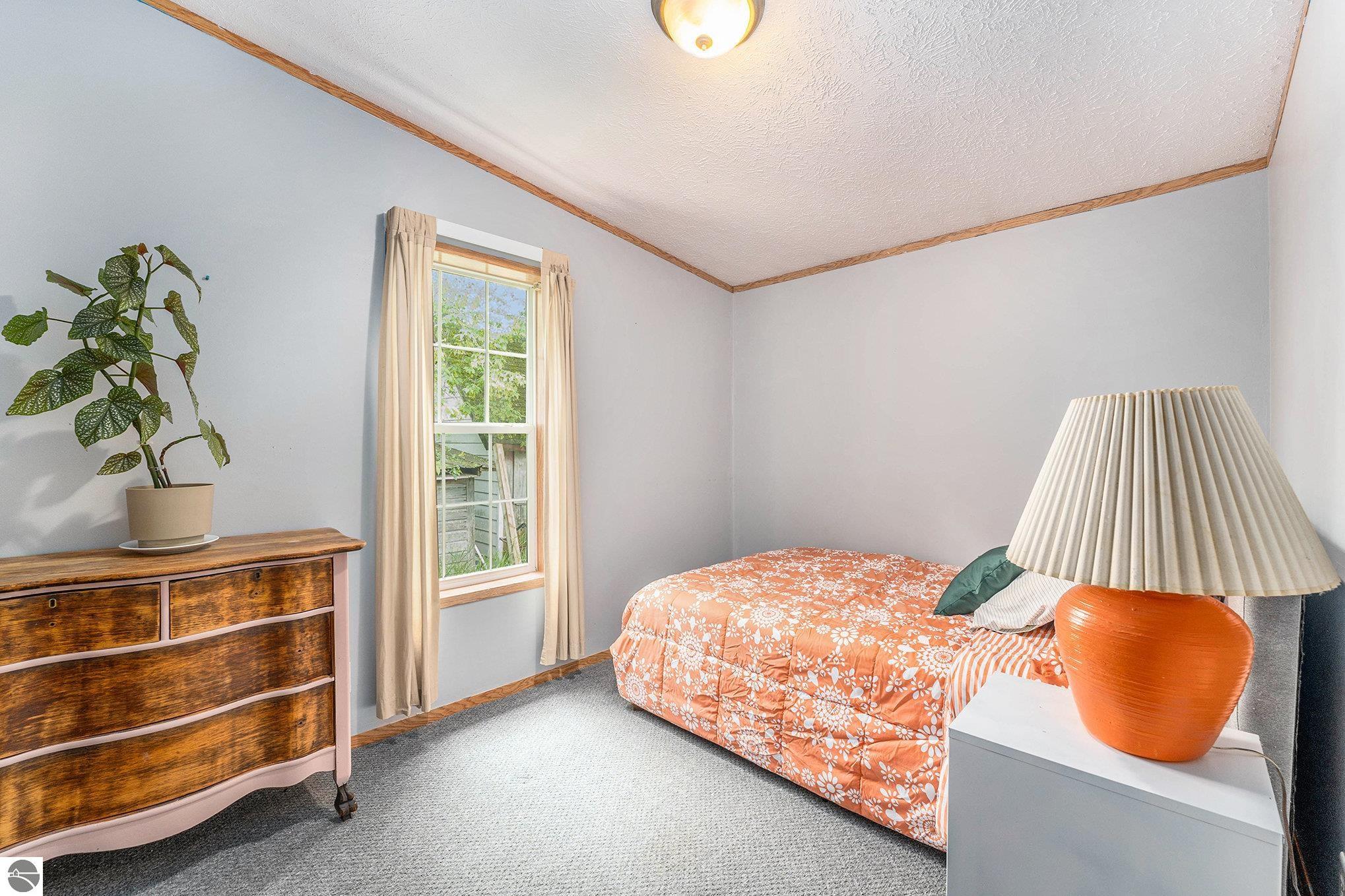 615 NE County Road 571