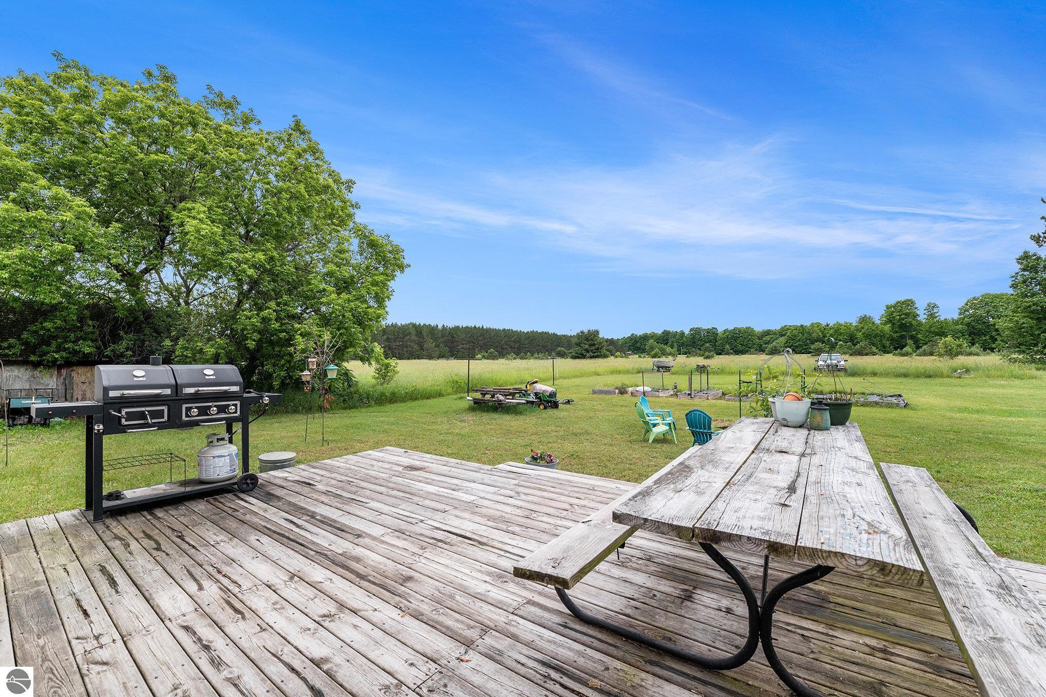615 NE County Road 571