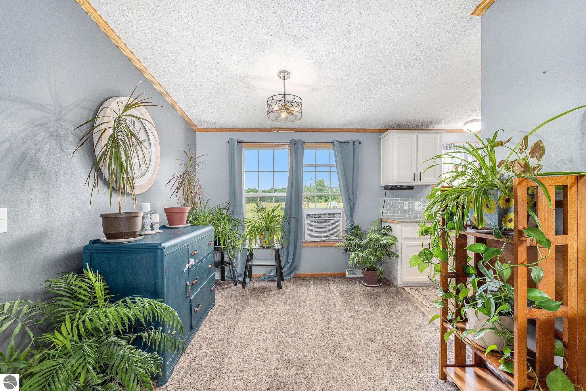 615 NE County Road 571