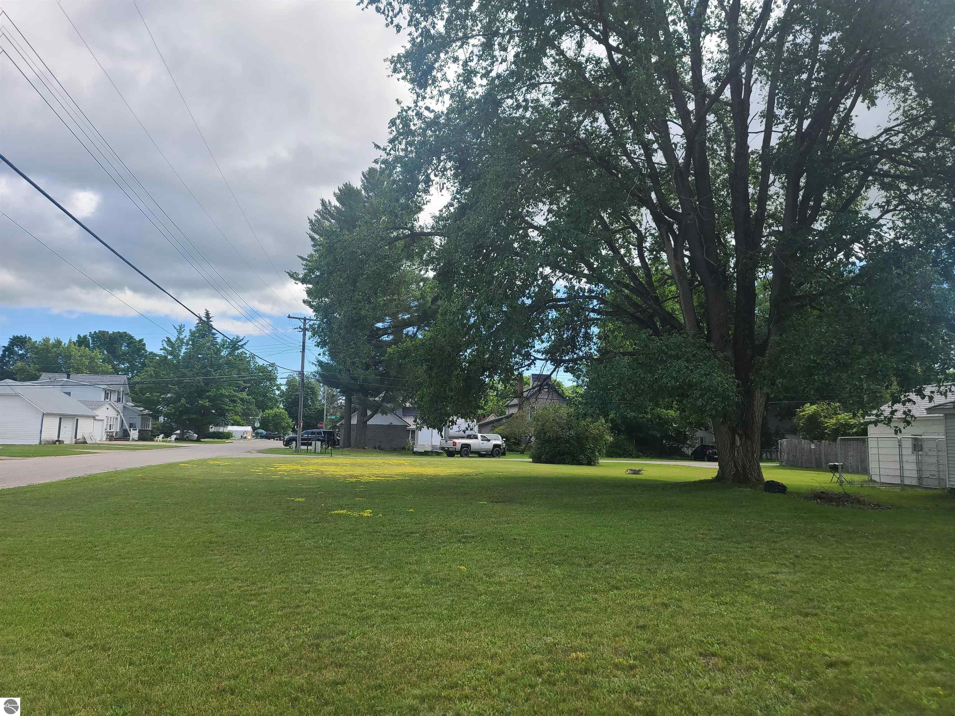 228 E Hinman Street