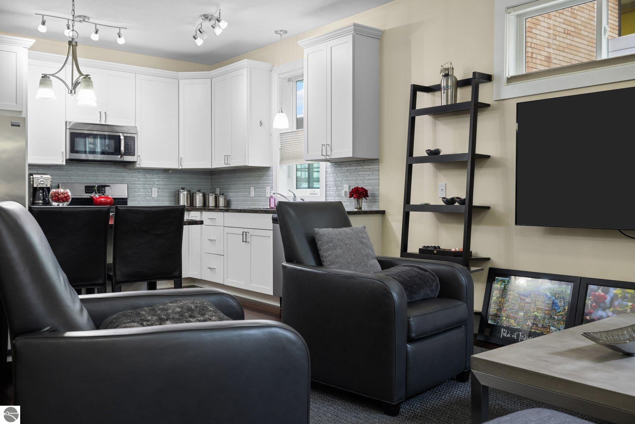 115 E 8th Street # 11