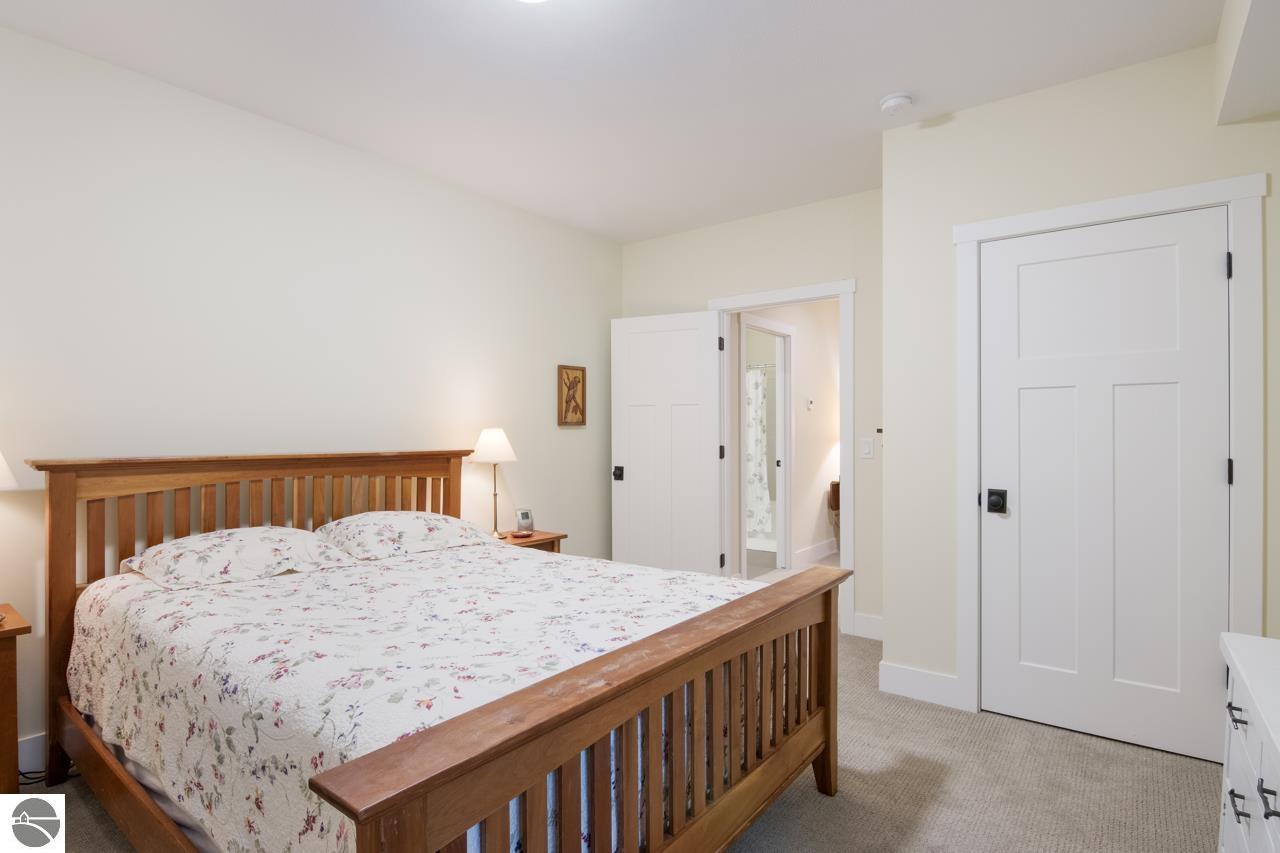 8707 S Lakeview Ridge Trail