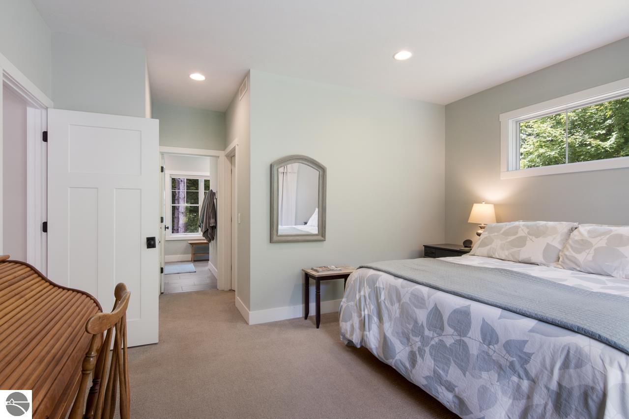 8707 S Lakeview Ridge Trail