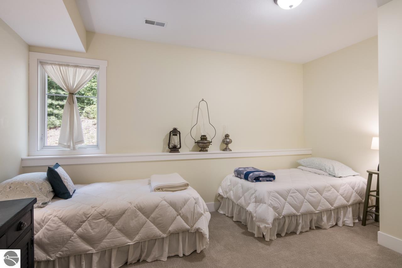 8707 S Lakeview Ridge Trail