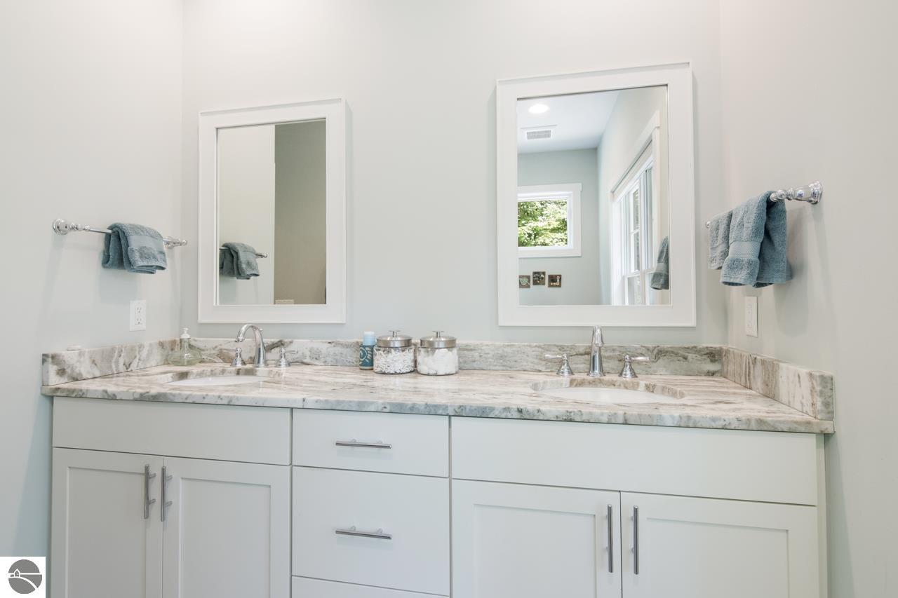 8707 S Lakeview Ridge Trail