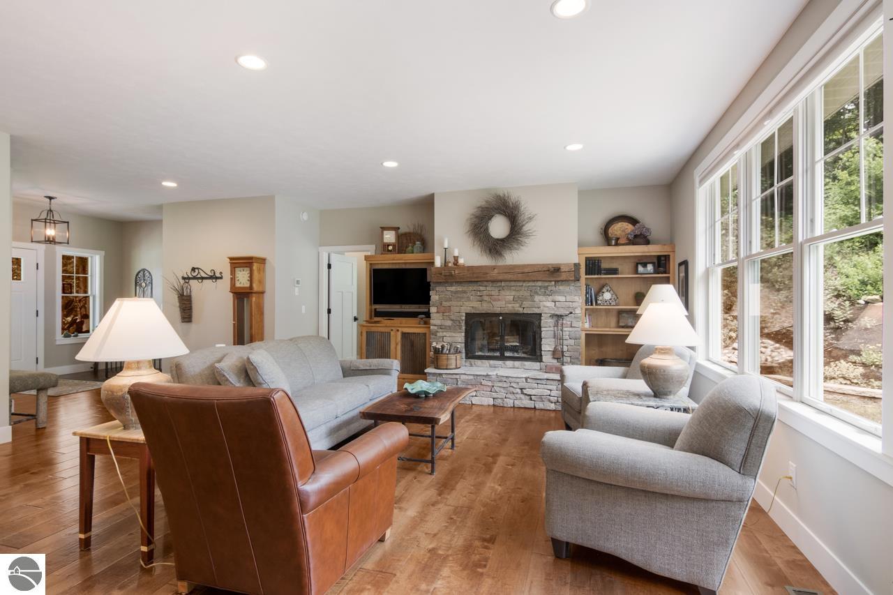 8707 S Lakeview Ridge Trail