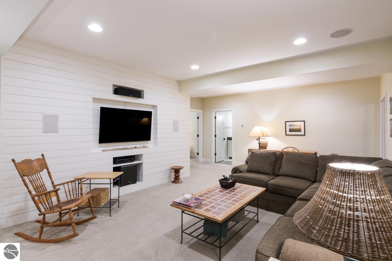 8707 S Lakeview Ridge Trail