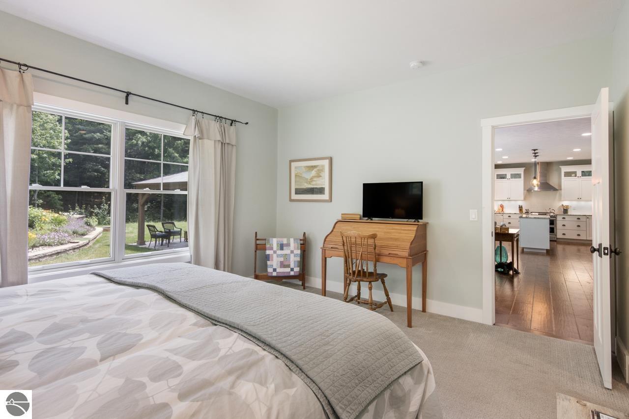 8707 S Lakeview Ridge Trail