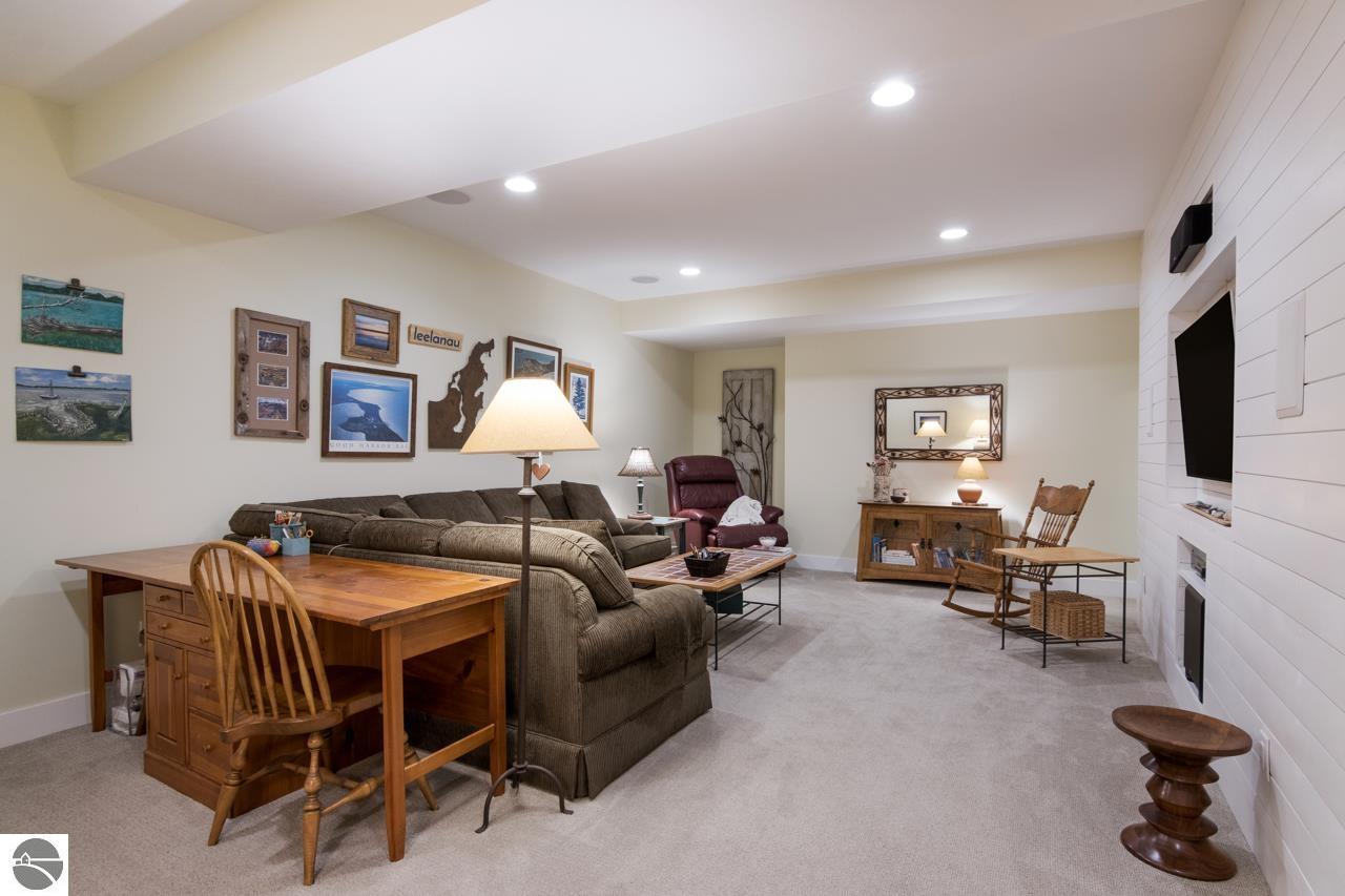 8707 S Lakeview Ridge Trail