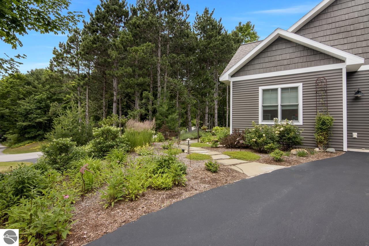8707 S Lakeview Ridge Trail