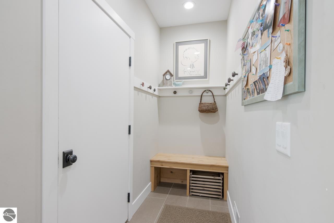 8707 S Lakeview Ridge Trail