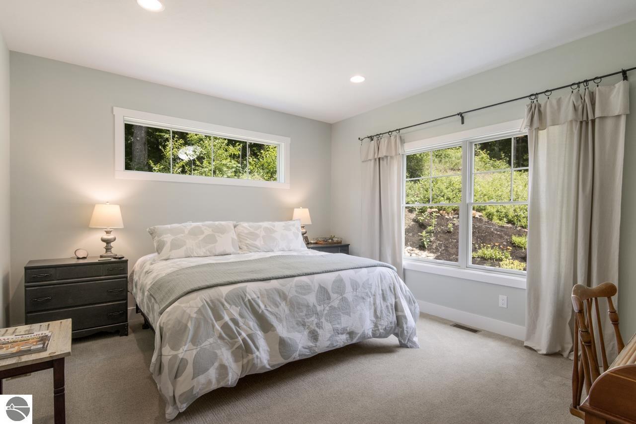 8707 S Lakeview Ridge Trail