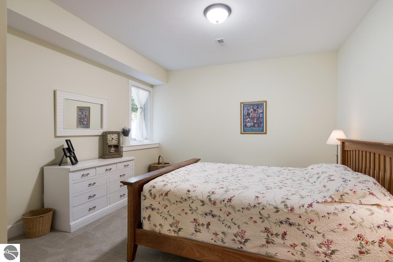 8707 S Lakeview Ridge Trail
