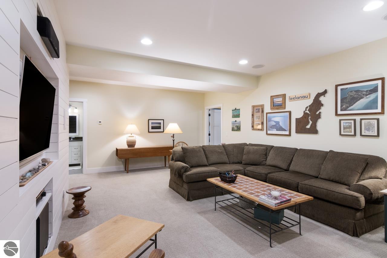8707 S Lakeview Ridge Trail
