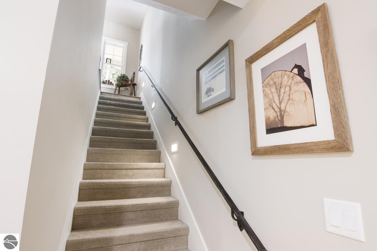 8707 S Lakeview Ridge Trail