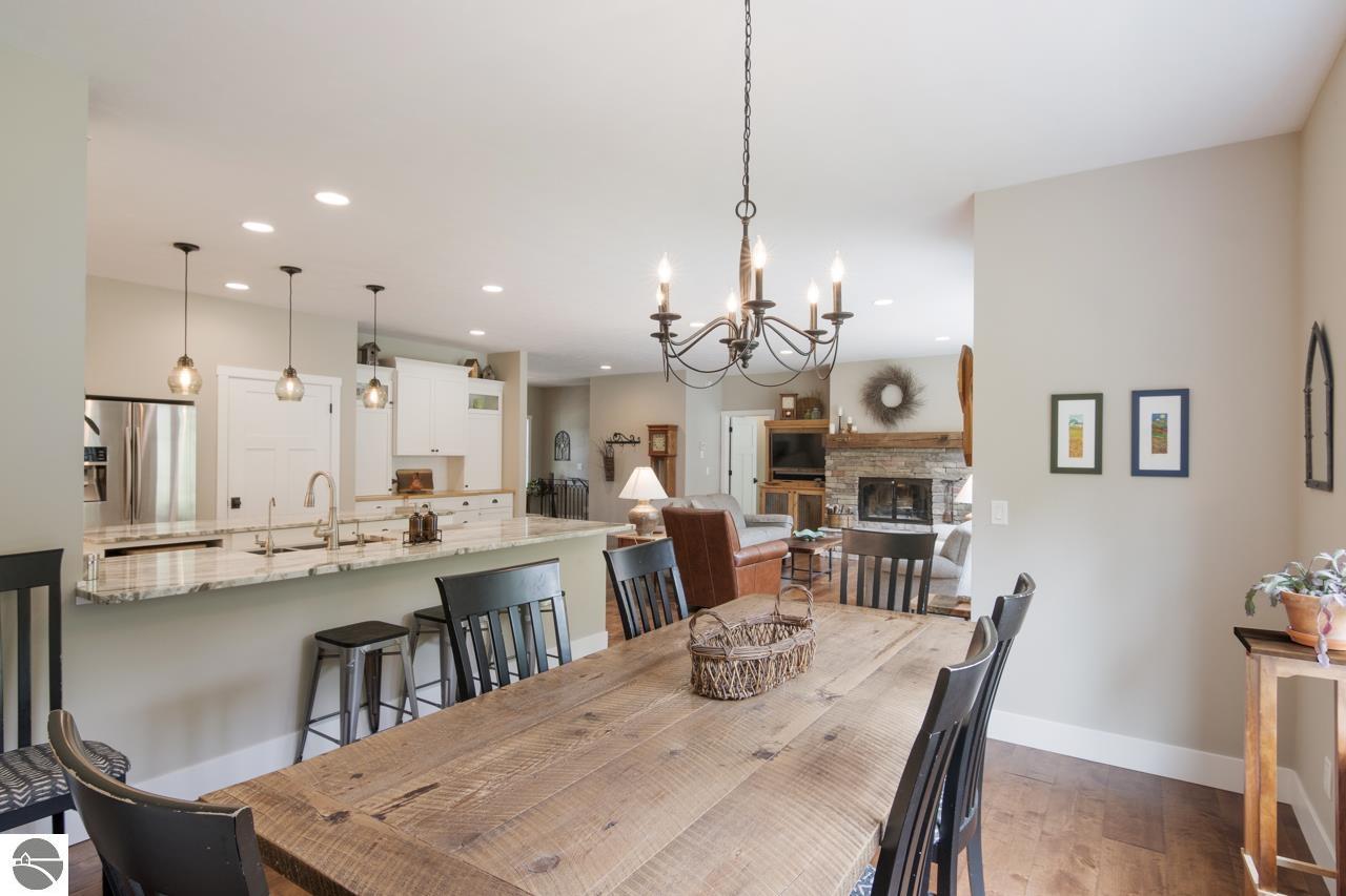 8707 S Lakeview Ridge Trail