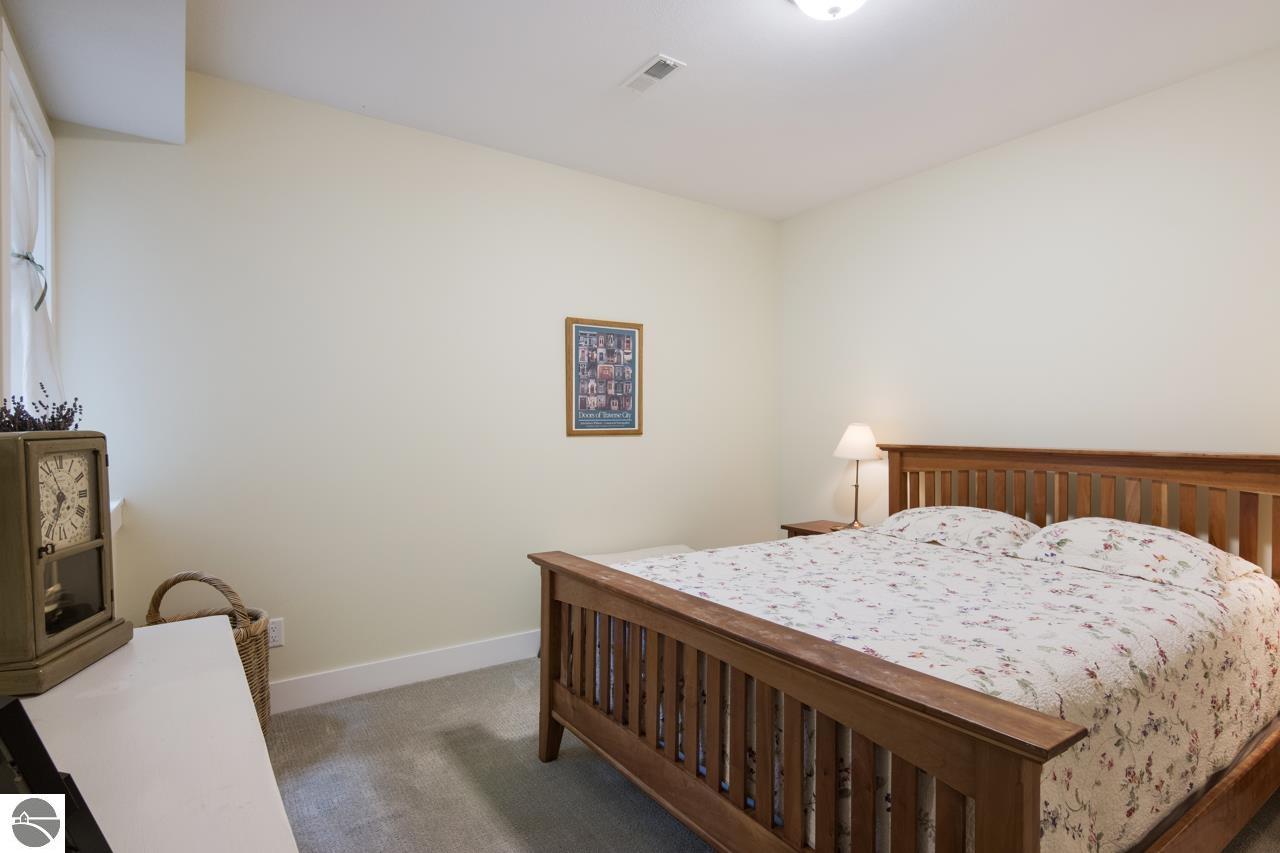 8707 S Lakeview Ridge Trail
