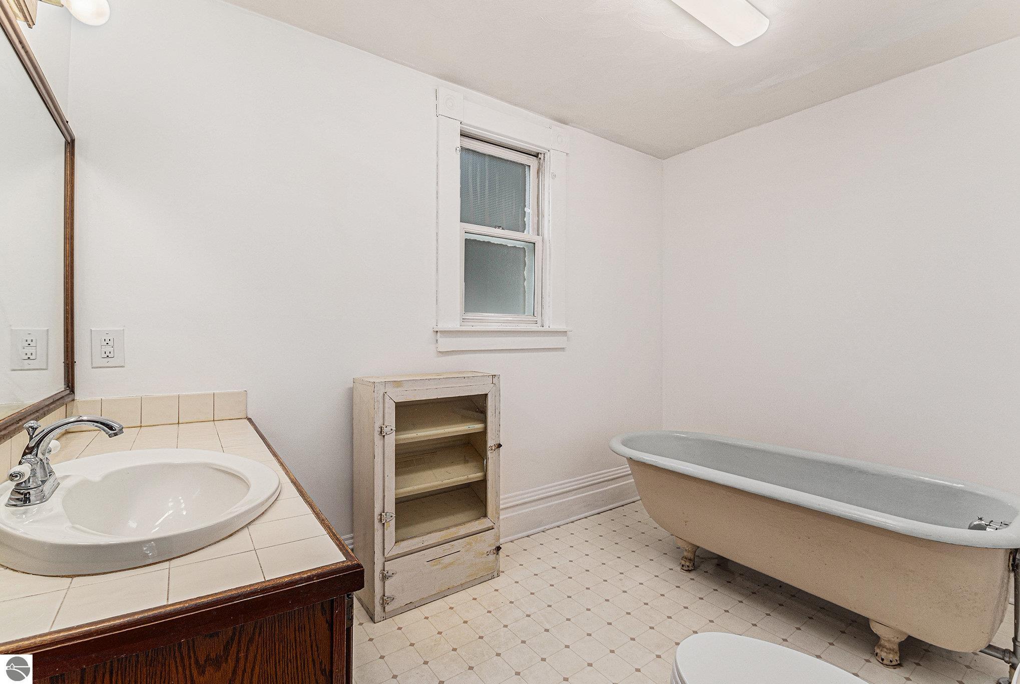 311 W Tenth Street