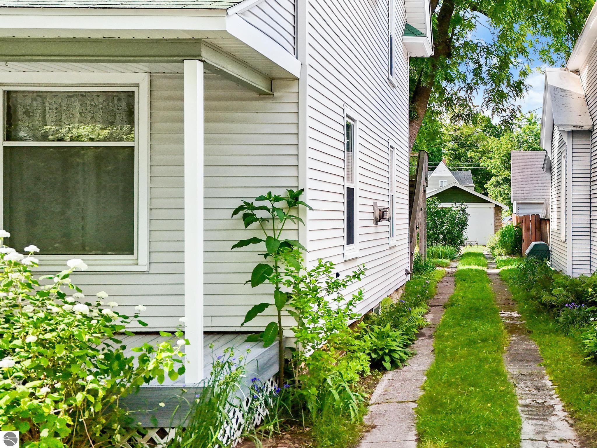 311 W Tenth Street