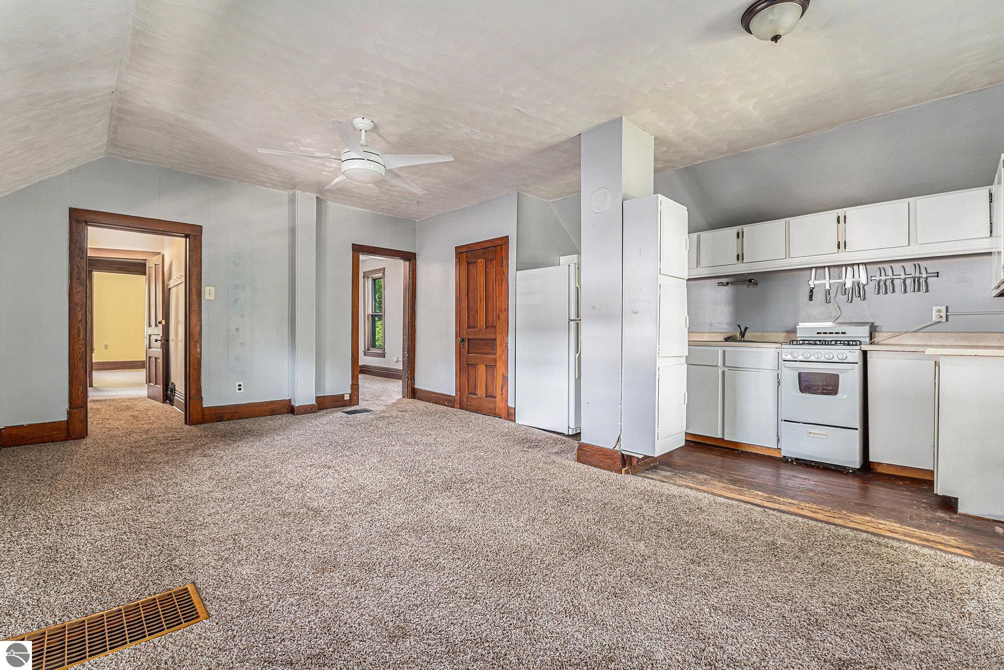 311 W Tenth Street