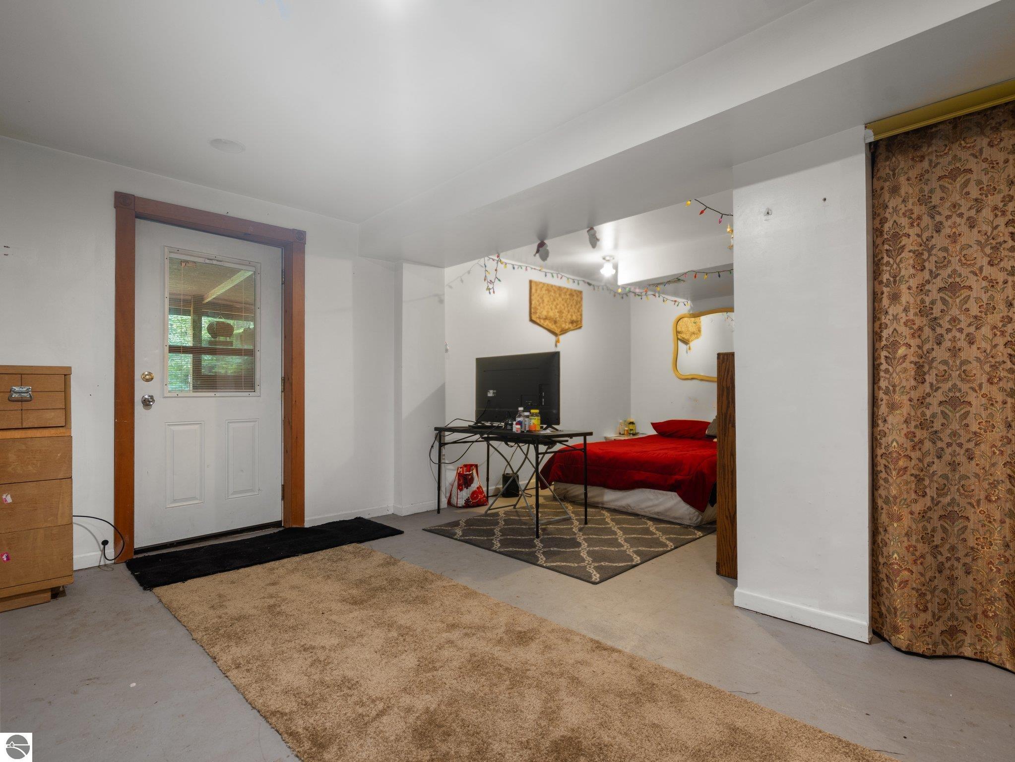202 W Sharon Road, SW