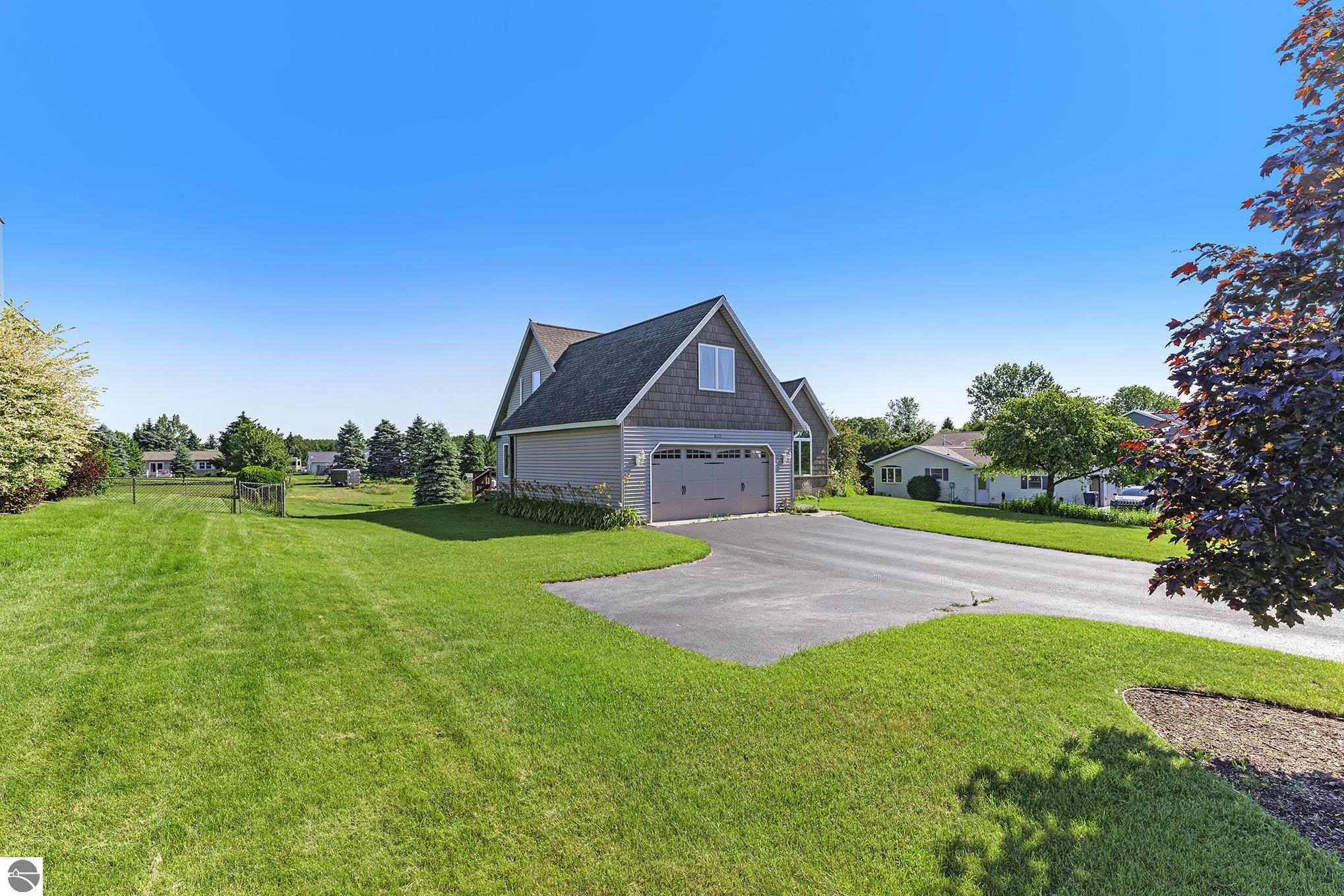 6112 London Drive