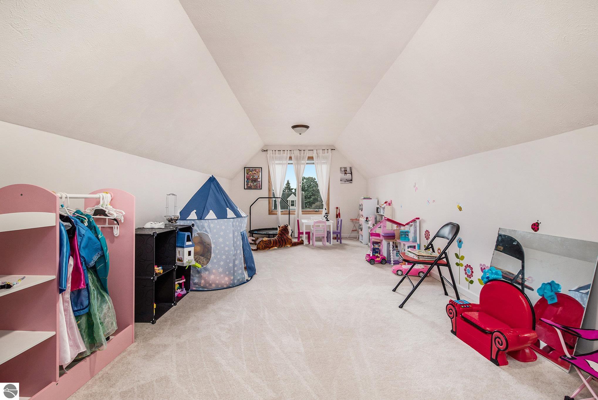 6112 London Drive