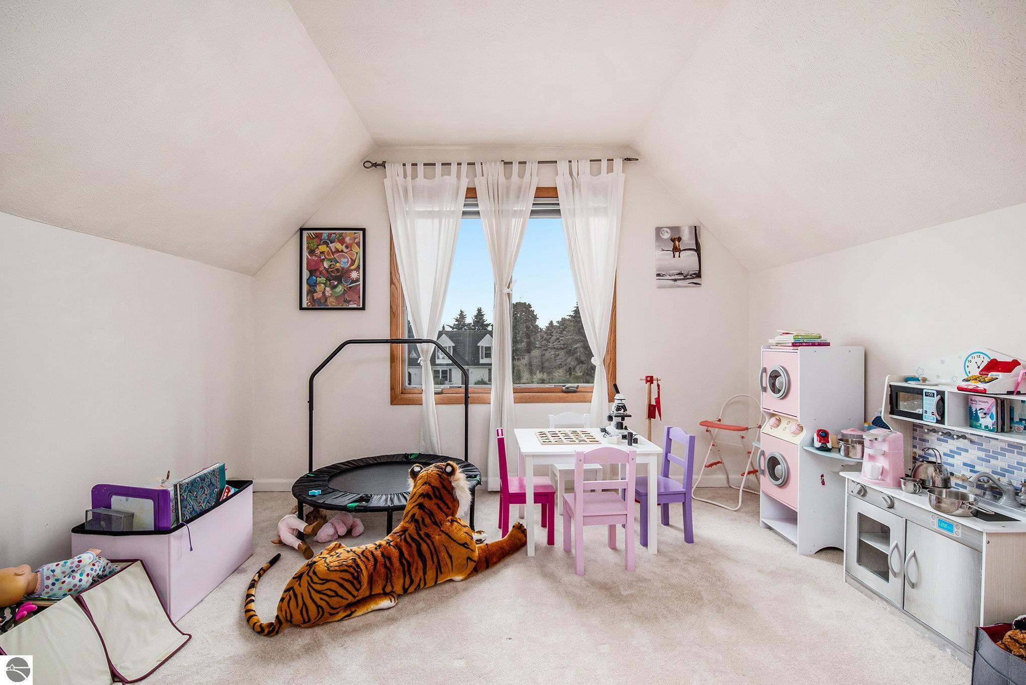 6112 London Drive