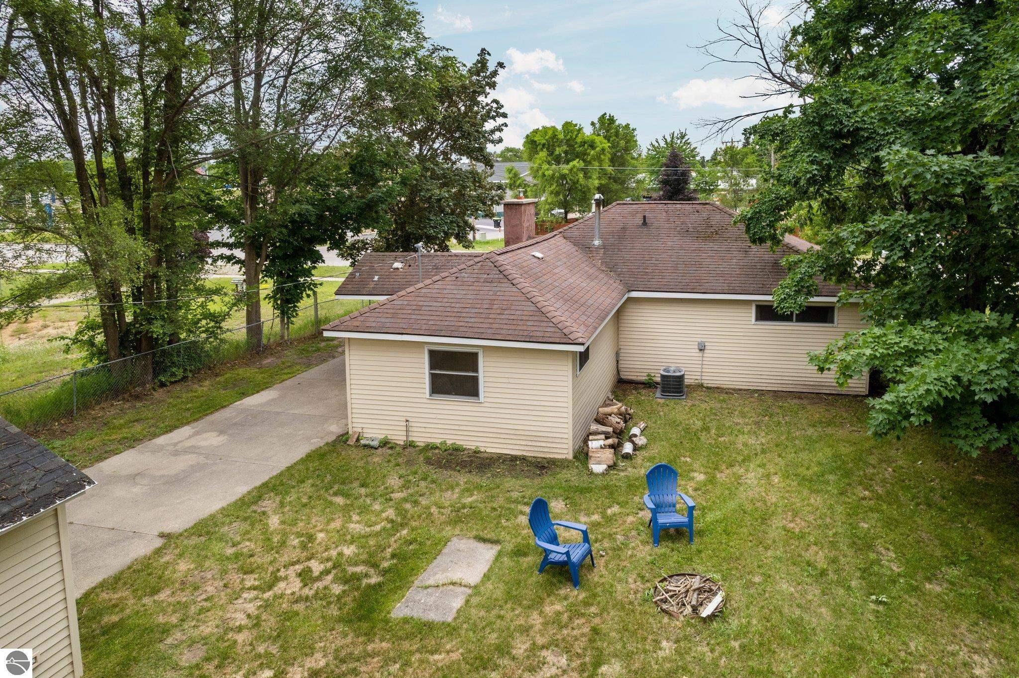 112 W Dresden Street