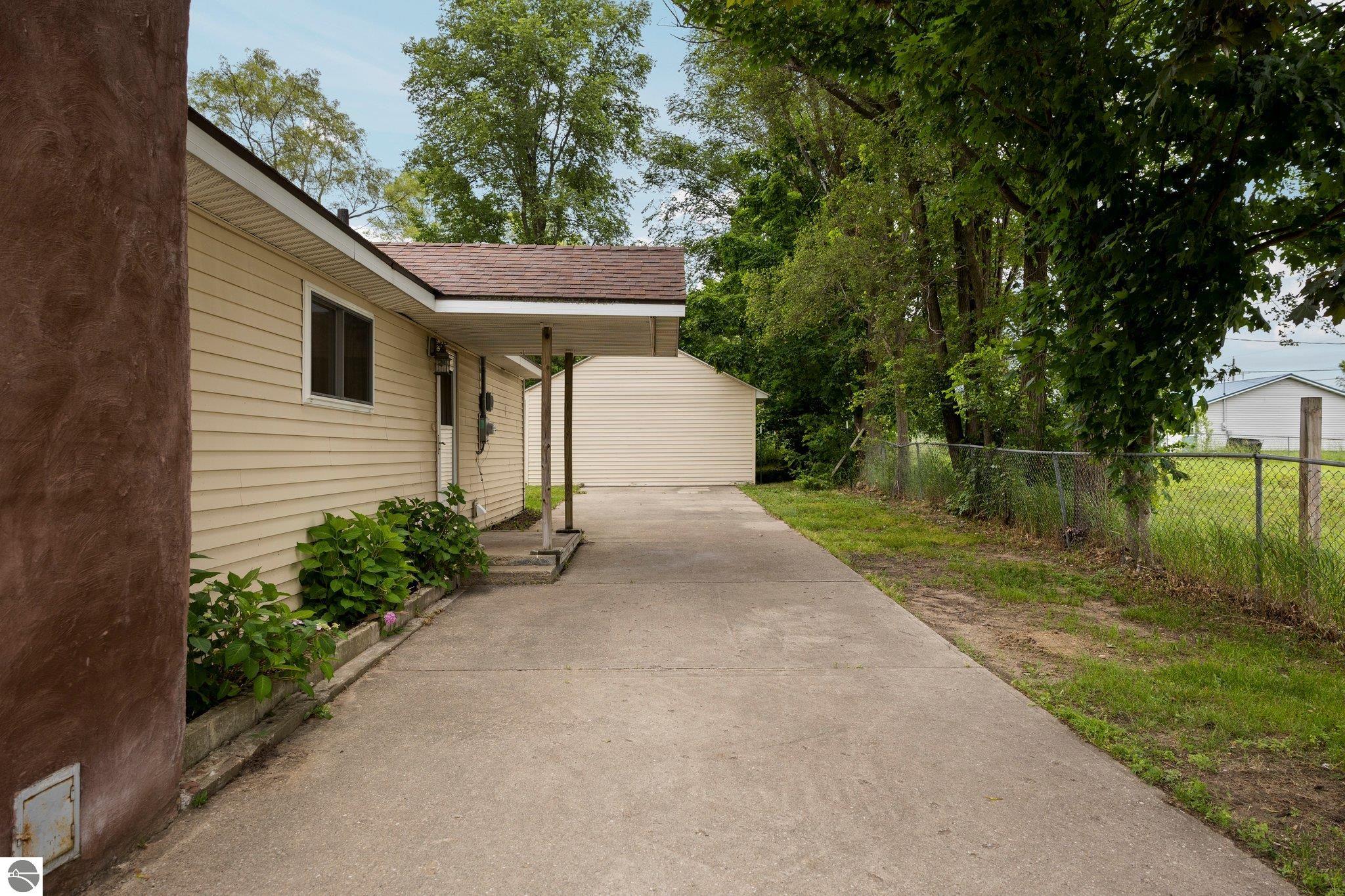 112 W Dresden Street