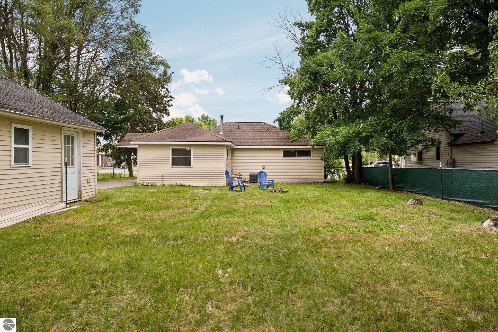 112 W Dresden Street