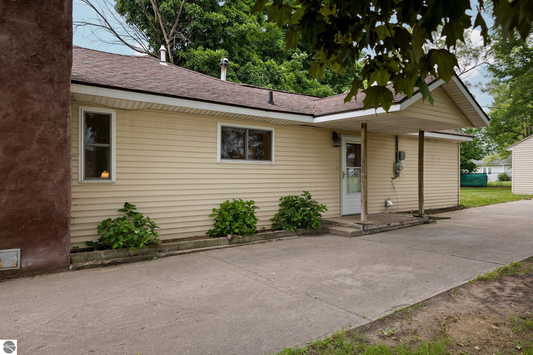 112 W Dresden Street