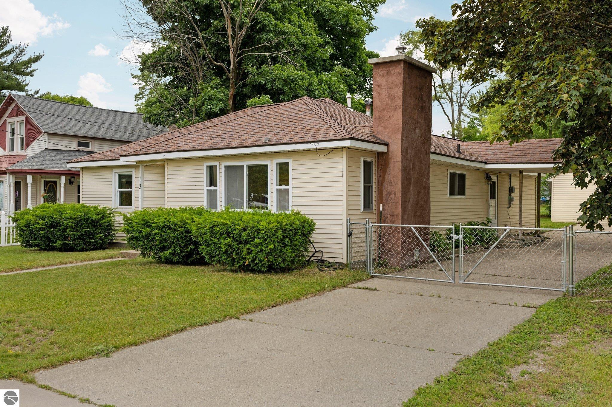 112 W Dresden Street