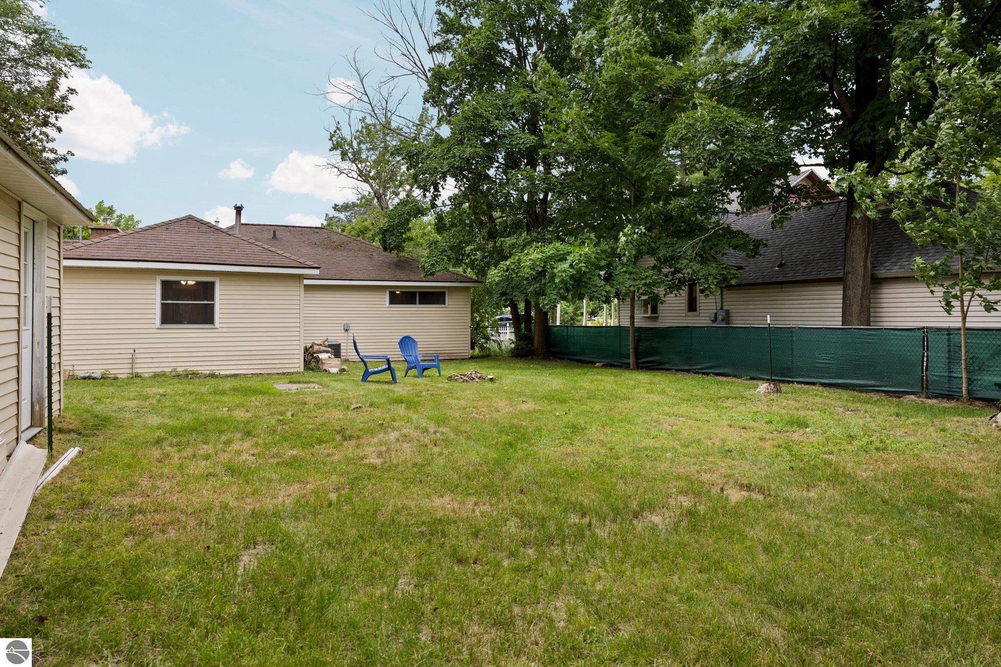 112 W Dresden Street