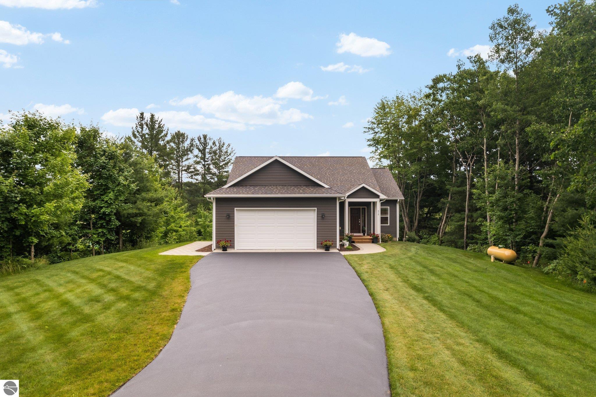 516 Gitchegumee Drive