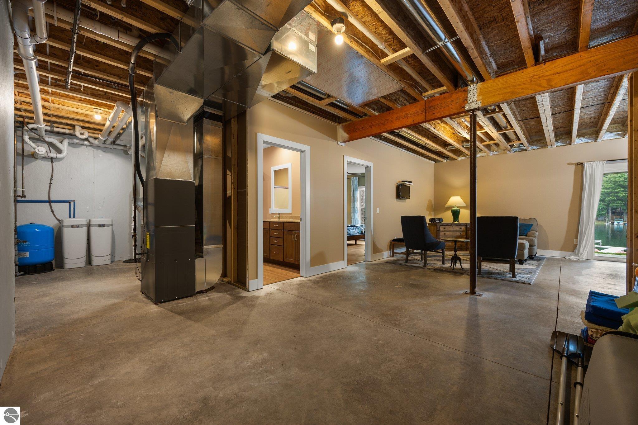 516 Gitchegumee Drive