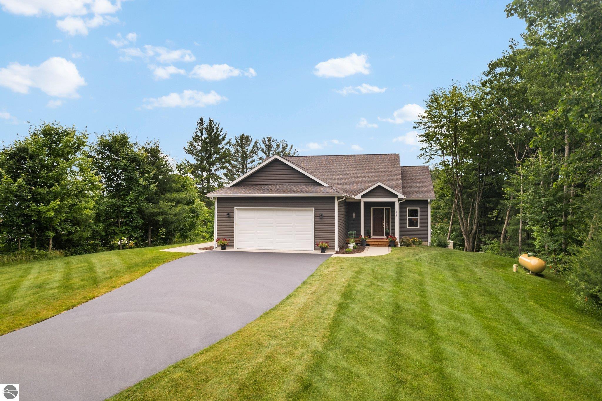 516 Gitchegumee Drive