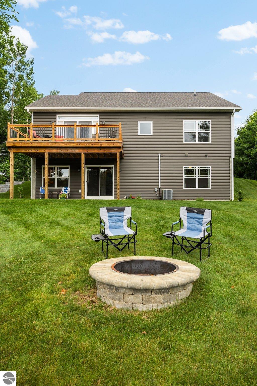 516 Gitchegumee Drive
