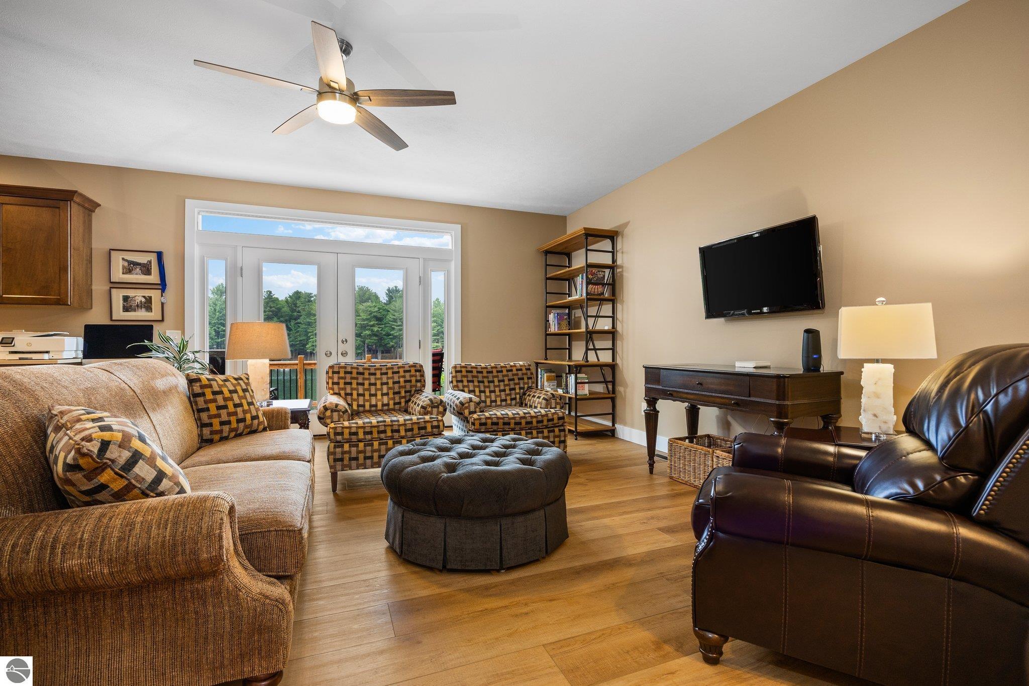 516 Gitchegumee Drive