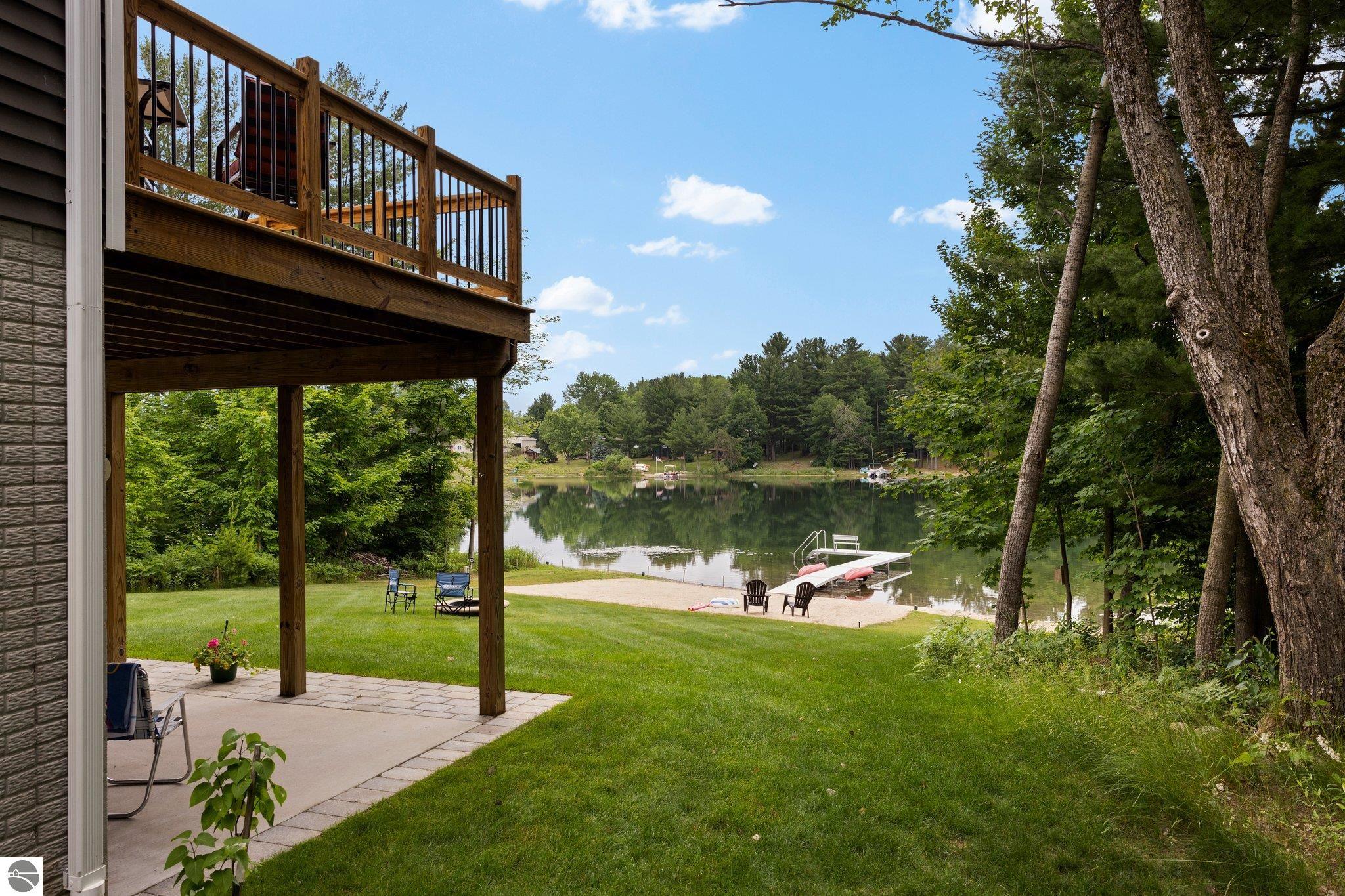 516 Gitchegumee Drive